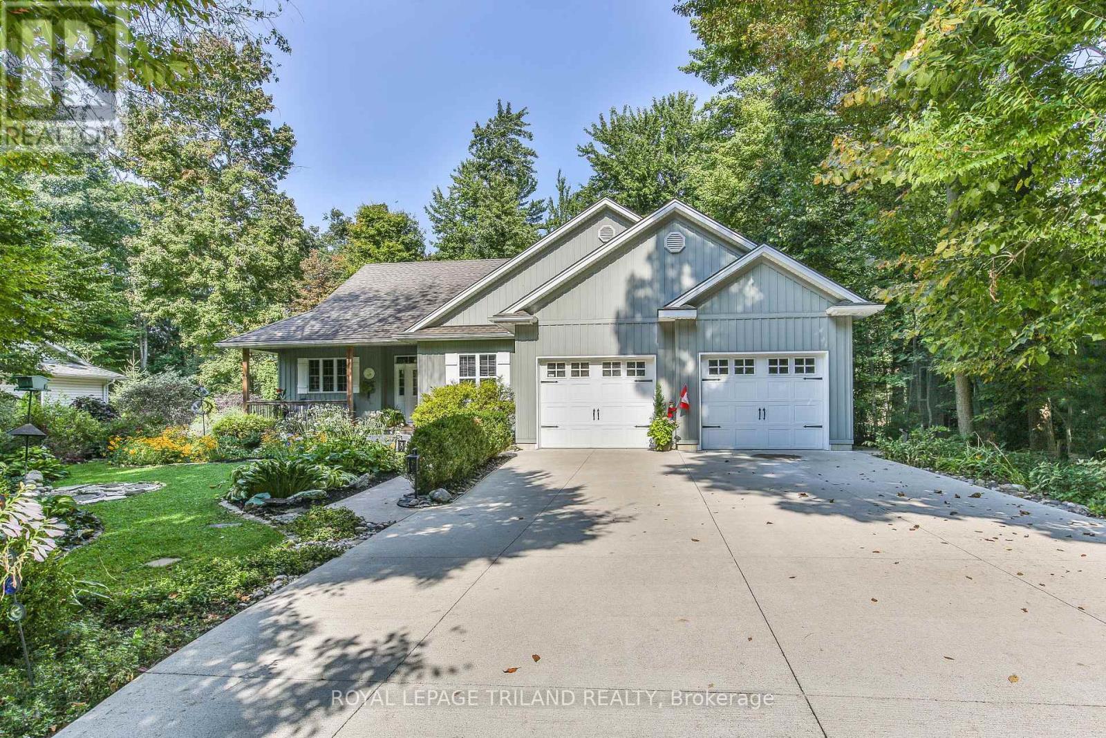 8342 OAKWOOD DRIVE, Lambton Shores