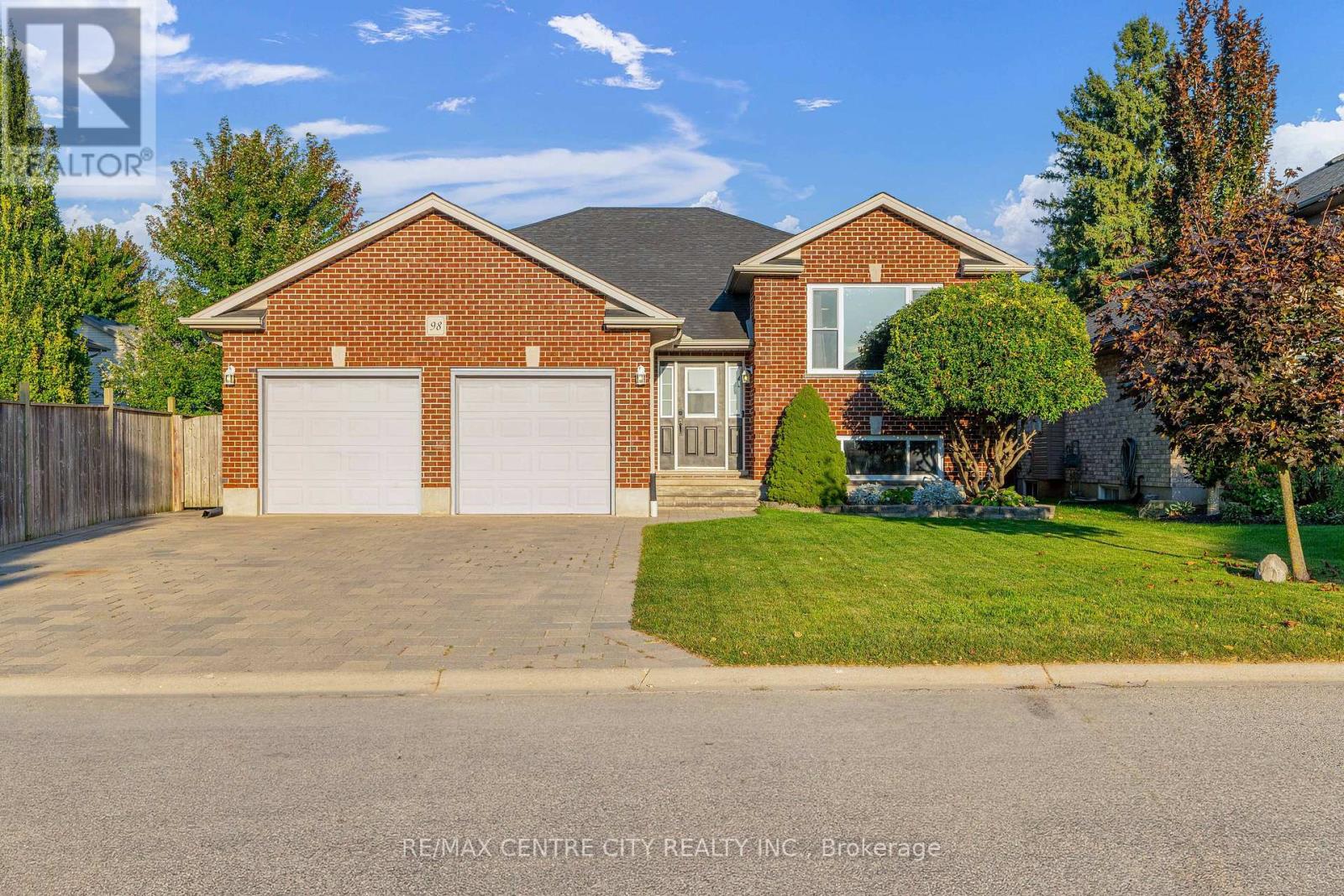 98 LAURA LANE, Strathroy-Caradoc (NE)