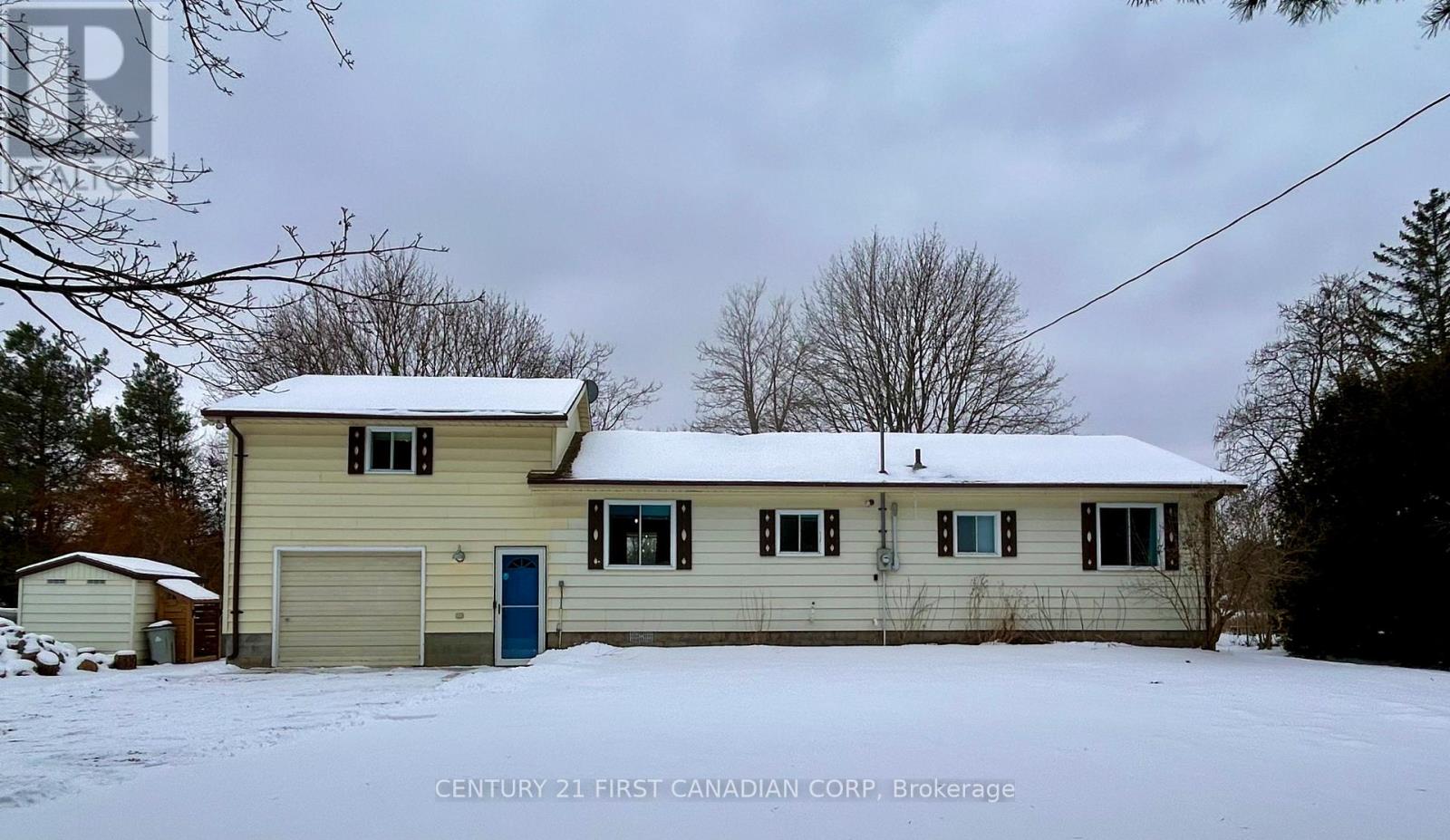 7467 CLARKE DRIVE, Lambton Shores (Port Franks)