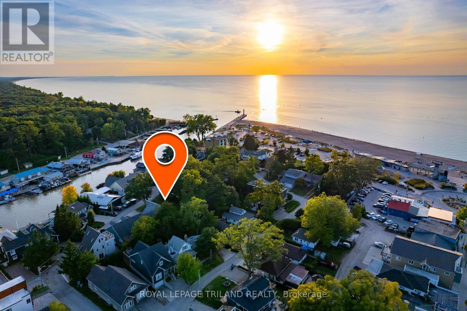 36 LAKESIDE CIRCLE, Lambton Shores (Grand Bend)