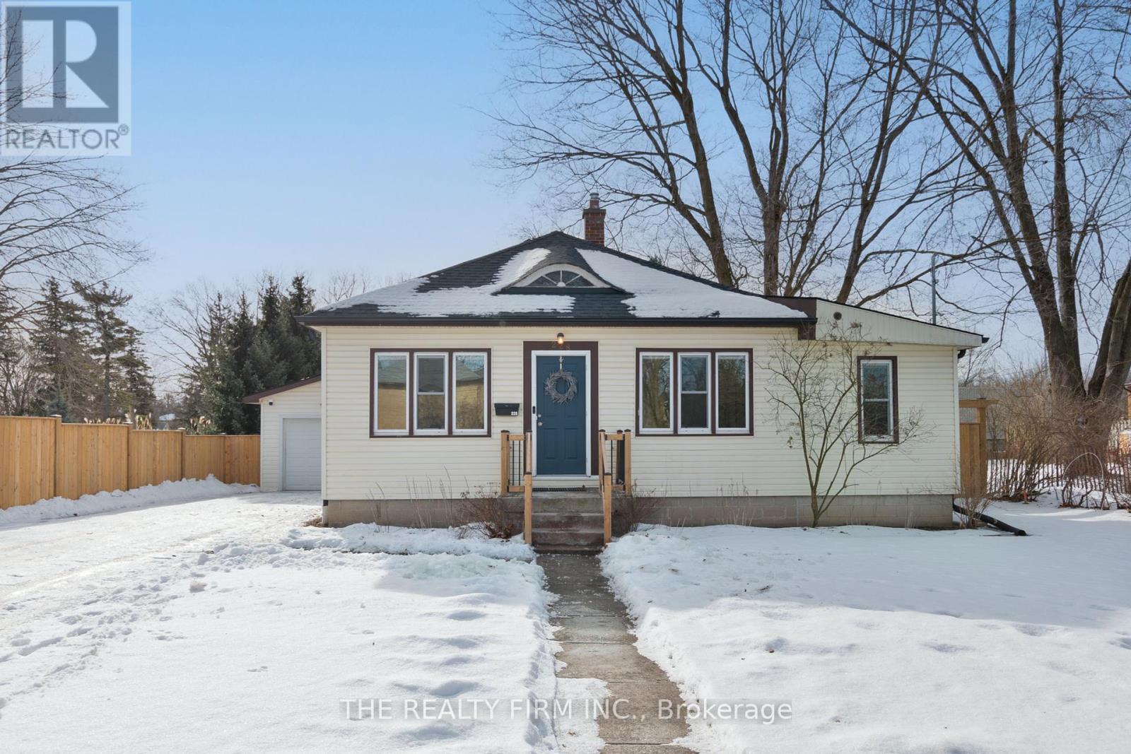 228 SYDENHAM STREET, Strathroy-Caradoc (NW)