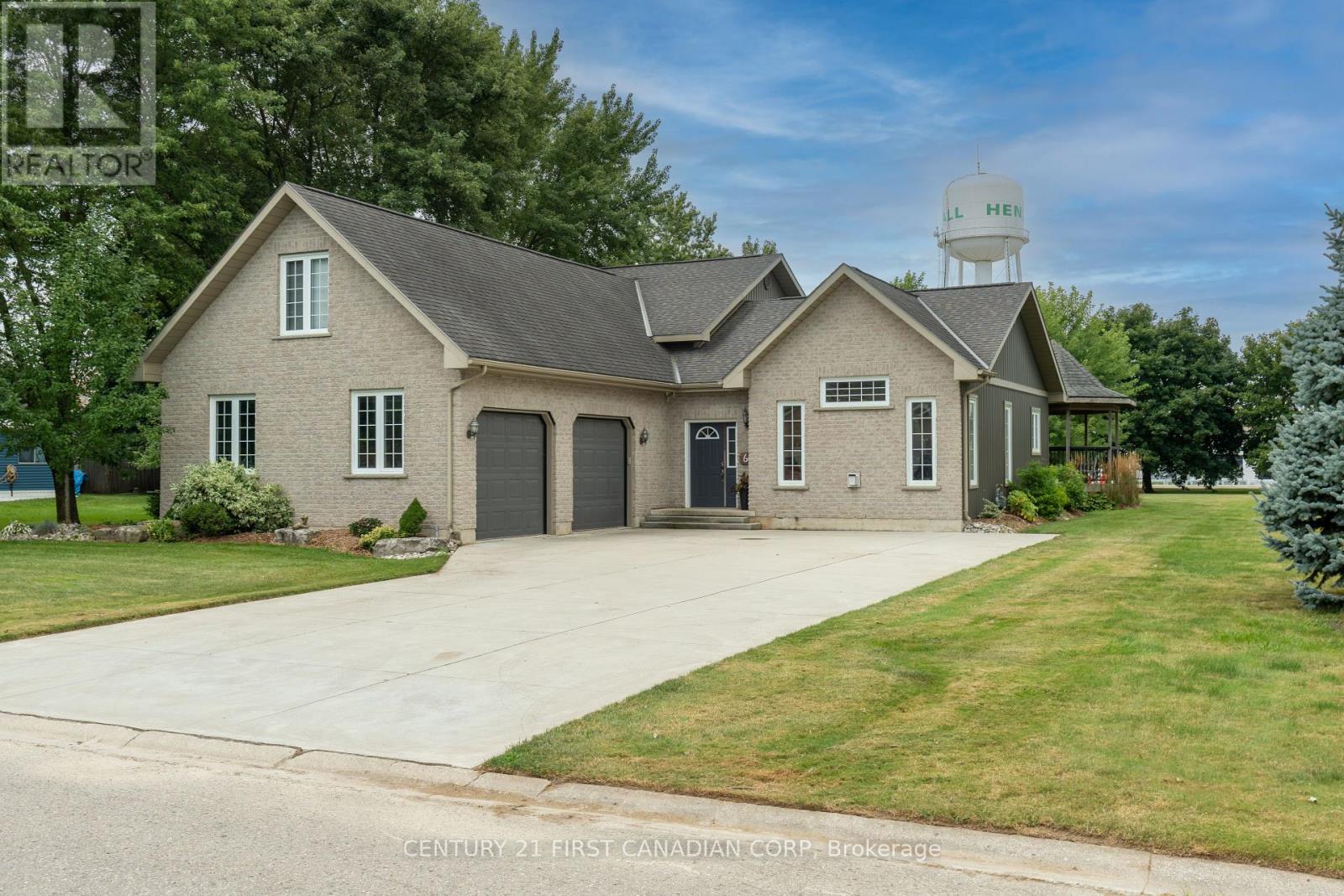 66 LORNE AVENUE, Bluewater (Hensall)