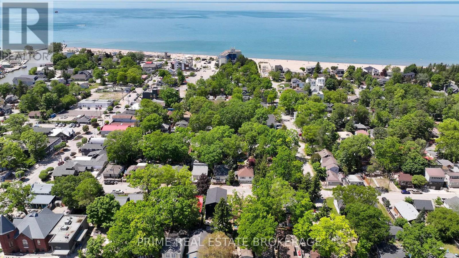 14 WARWICK AVENUE, Lambton Shores (Grand Bend)