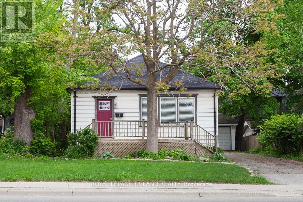 253 RIVERSIDE DRIVE, London North (North N)