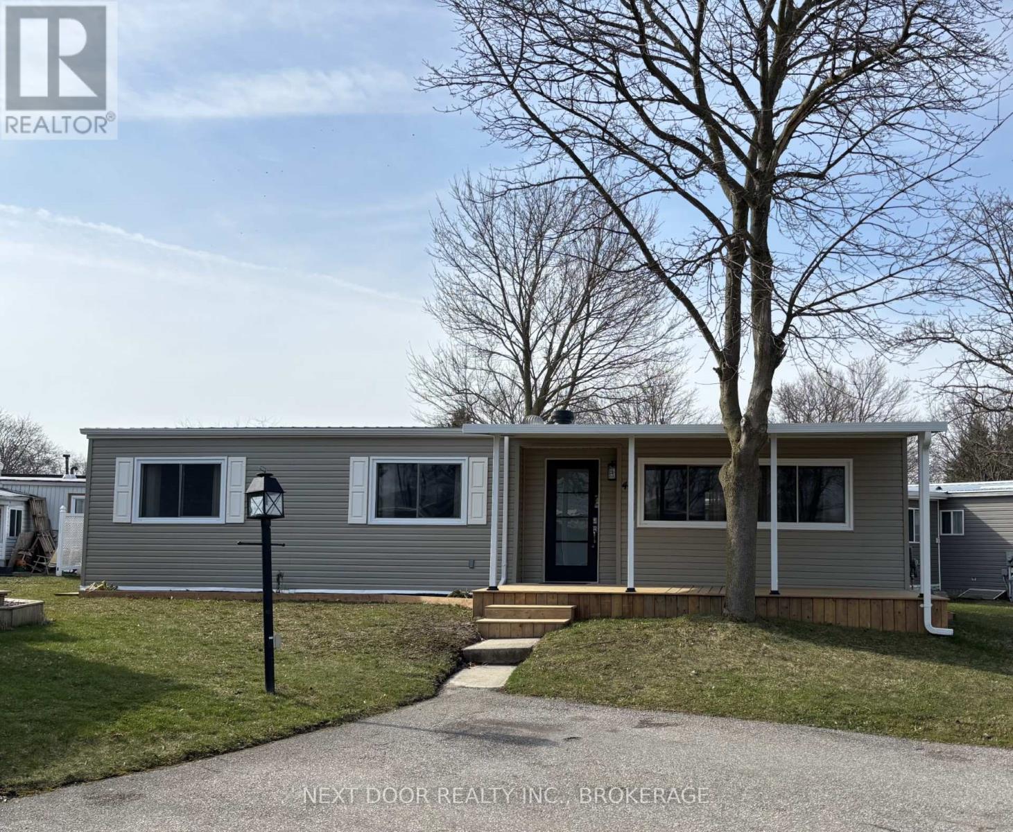 46 ST. ANDREWS PLACE, South Huron (Stephen)
