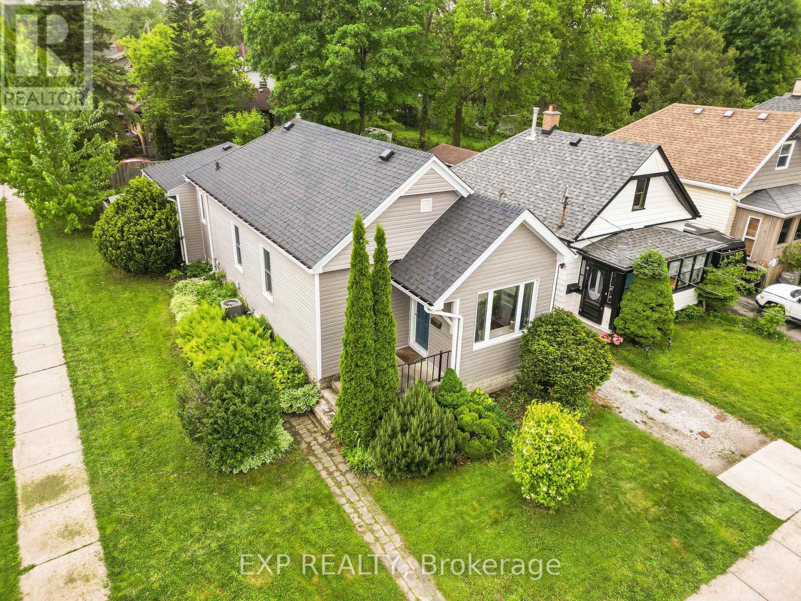 87 EMERY STREET E, London South (South G)