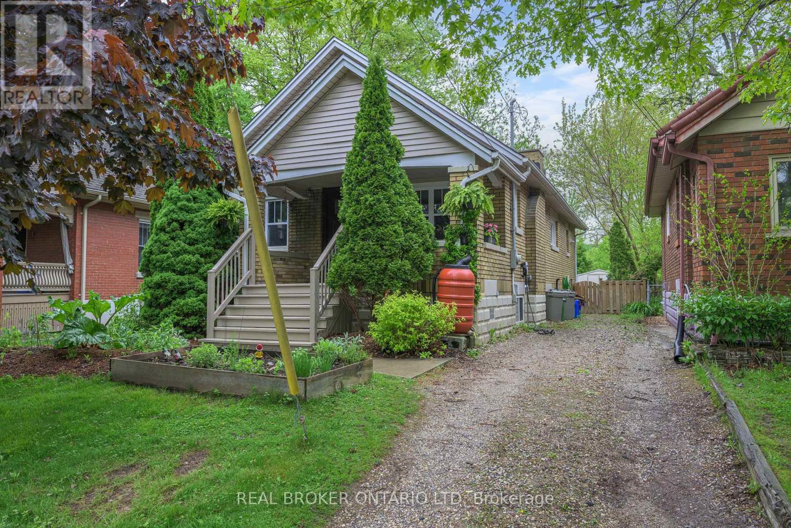 99 SPRINGBANK DRIVE, London South (South E)