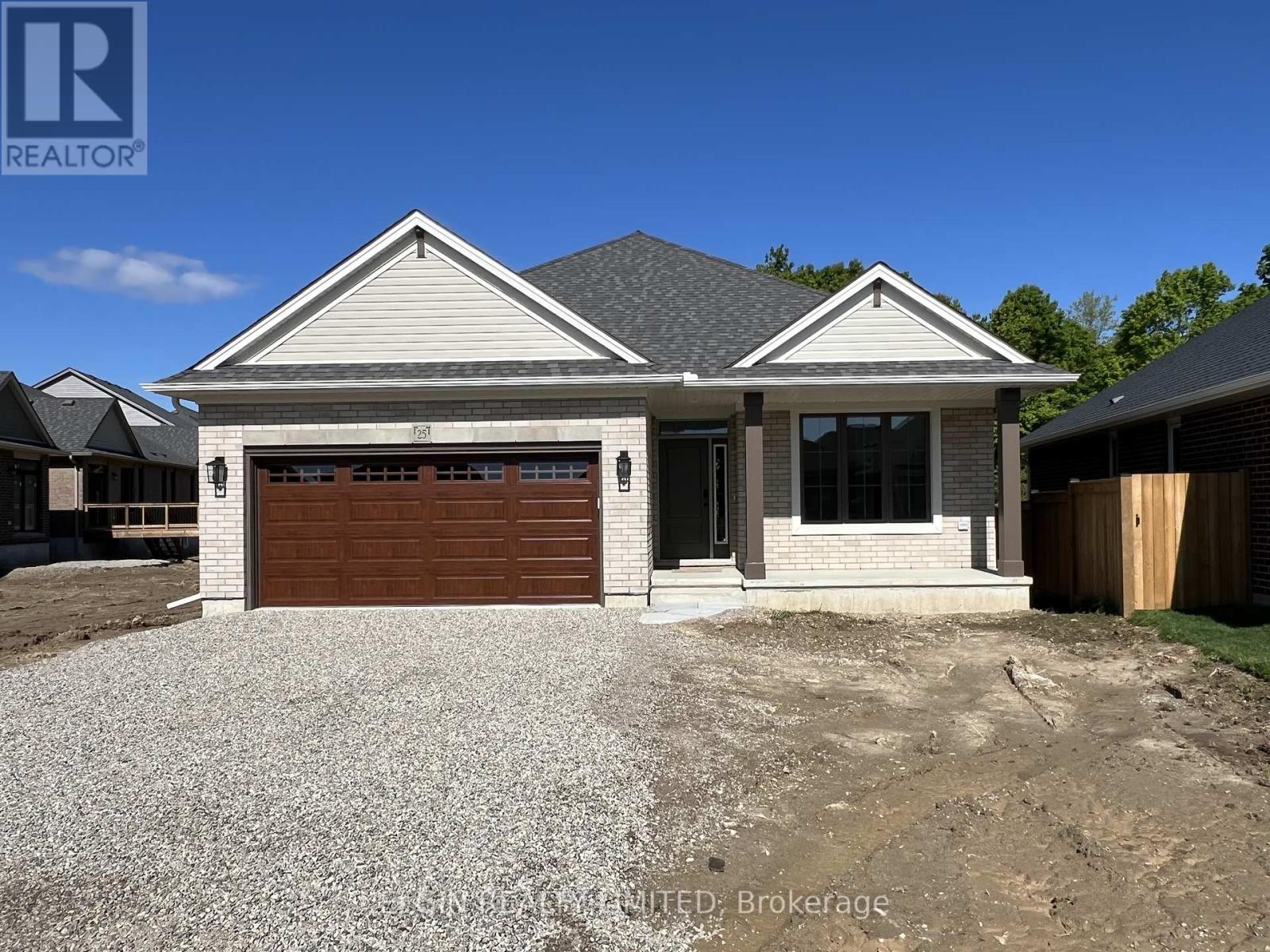 25 DUNNING WAY, St. Thomas