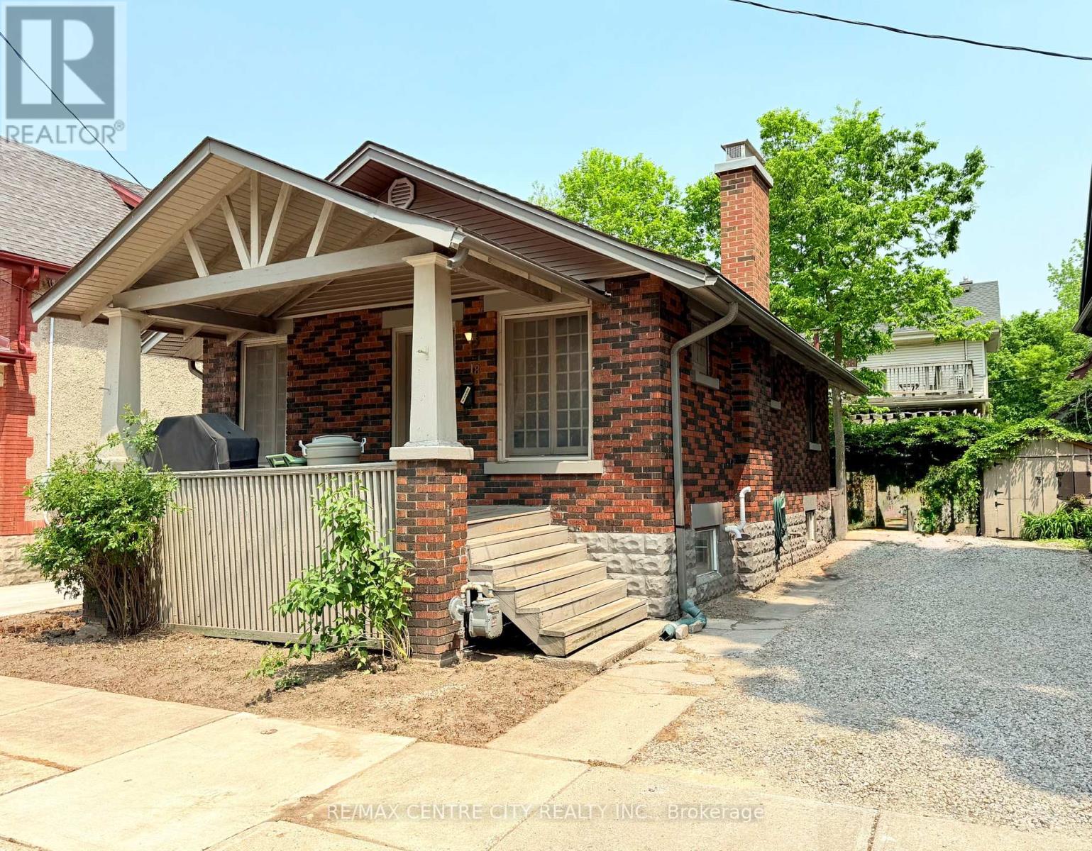 18 MACKINNON PLACE, London South (South F)