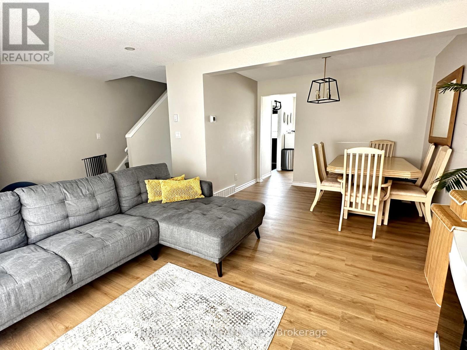 19 - 355 SANDRINGHAM CRESCENT, London South (South R)