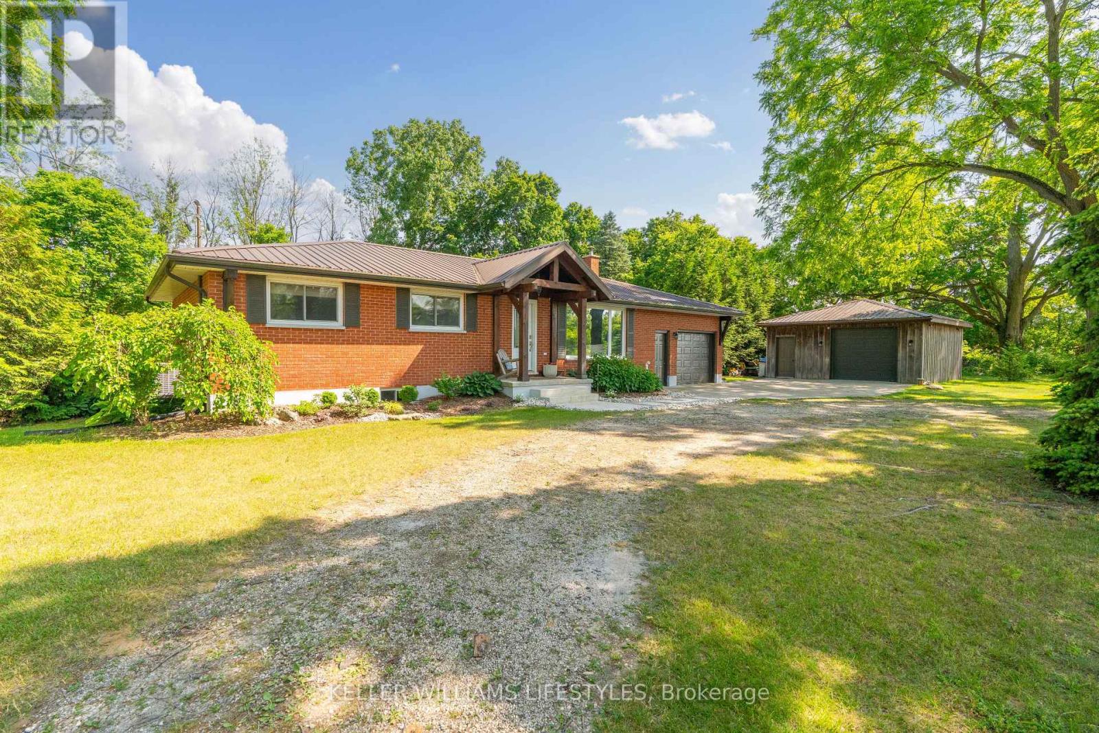 6837 GLENDON DRIVE, Strathroy-Caradoc (Melbourne)
