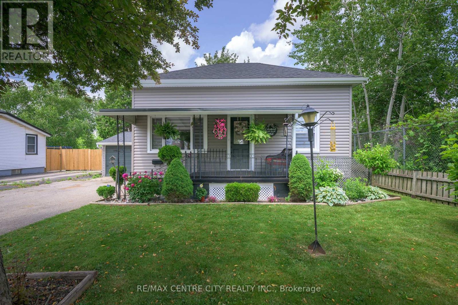 1650 EVANGELINE STREET, London East (East H)