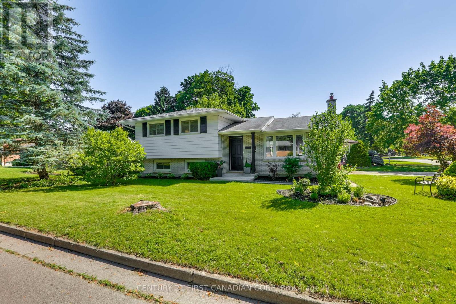 46 PAWNEE CRESCENT, London East (East D)