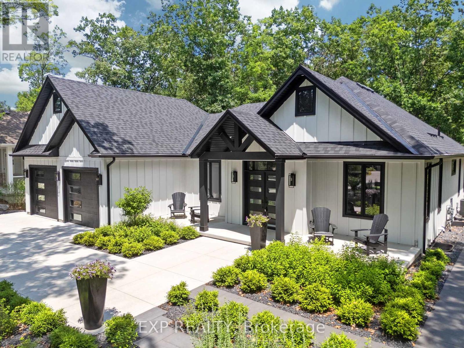 10143 PINERY BLUFFS ROAD, Lambton Shores (Grand Bend)