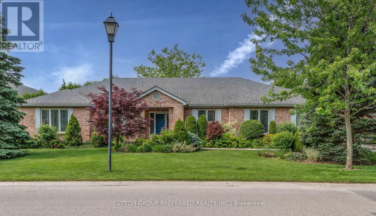 1 HIGHLAND WOODS COURT, London South (South P)