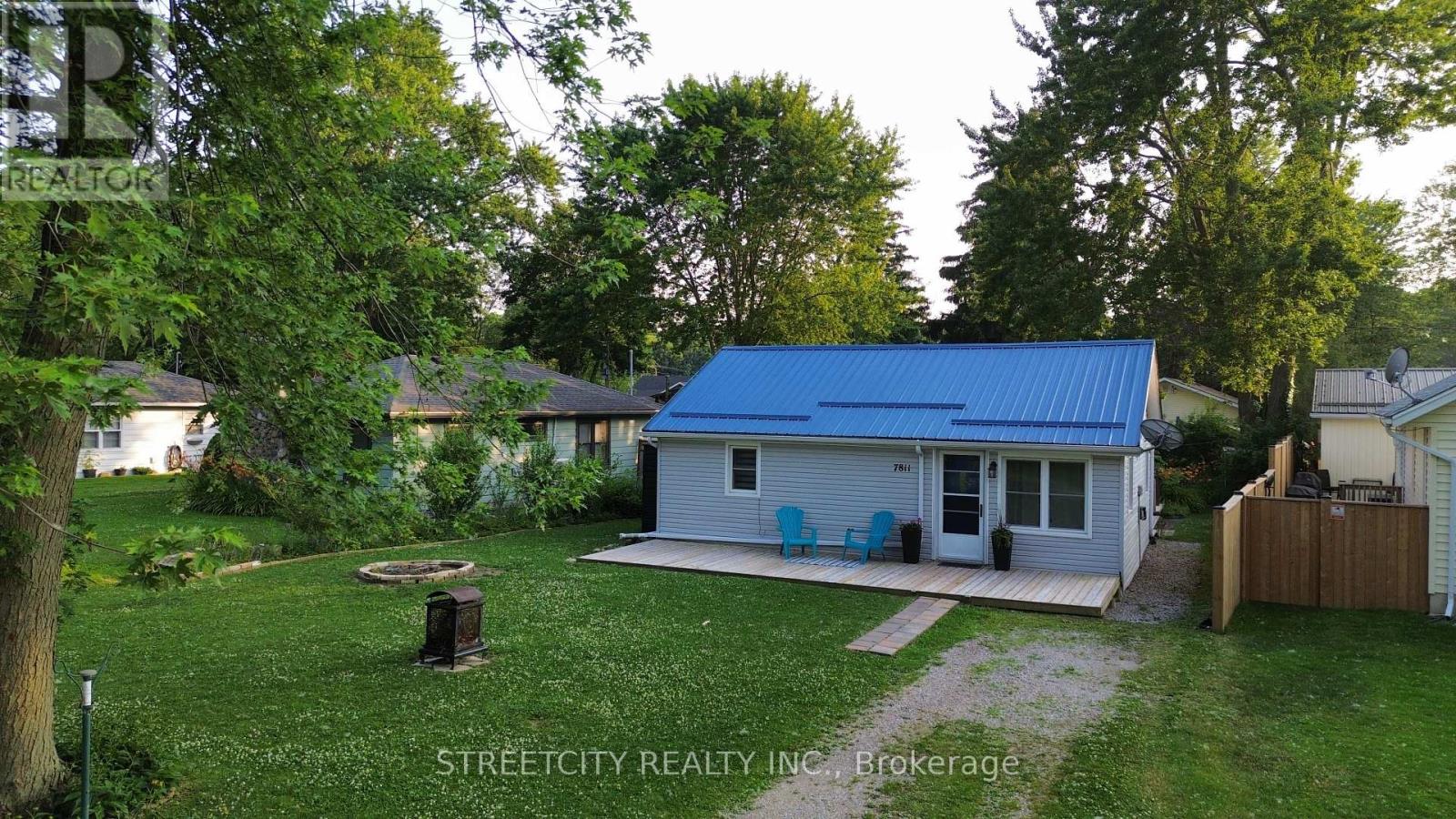 7811 KEN STREET, Plympton-Wyoming (Plympton Wyoming)