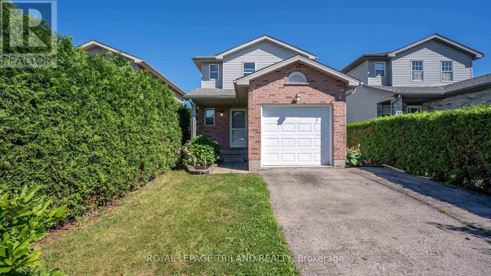 223 SIMPSON CRESCENT, London East (East I)