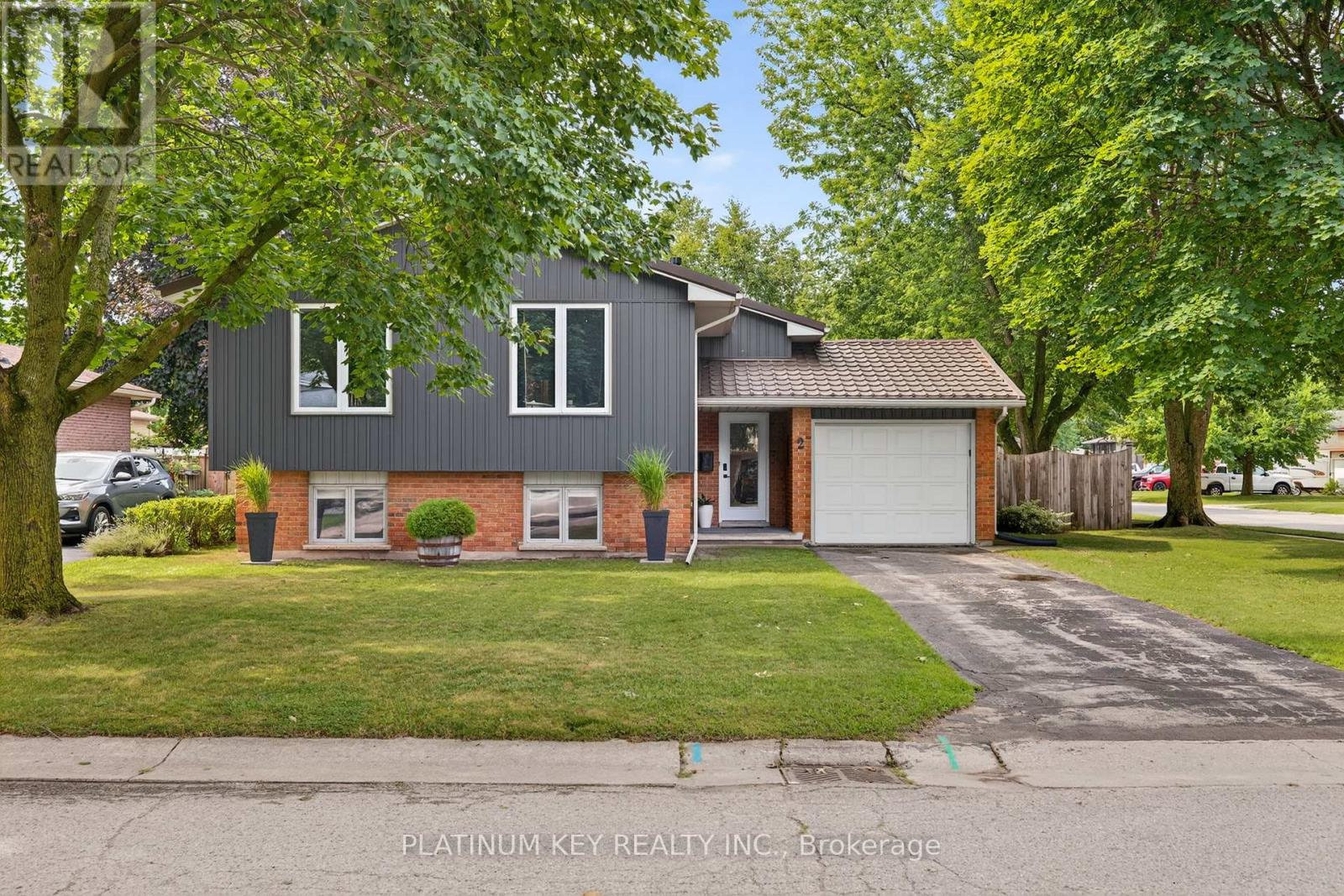 2 ARVA COURT, Strathroy-Caradoc (NW)