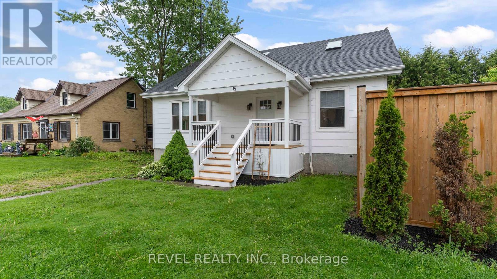 15 VICTORIA AVENUE E, South Huron (Stephen)