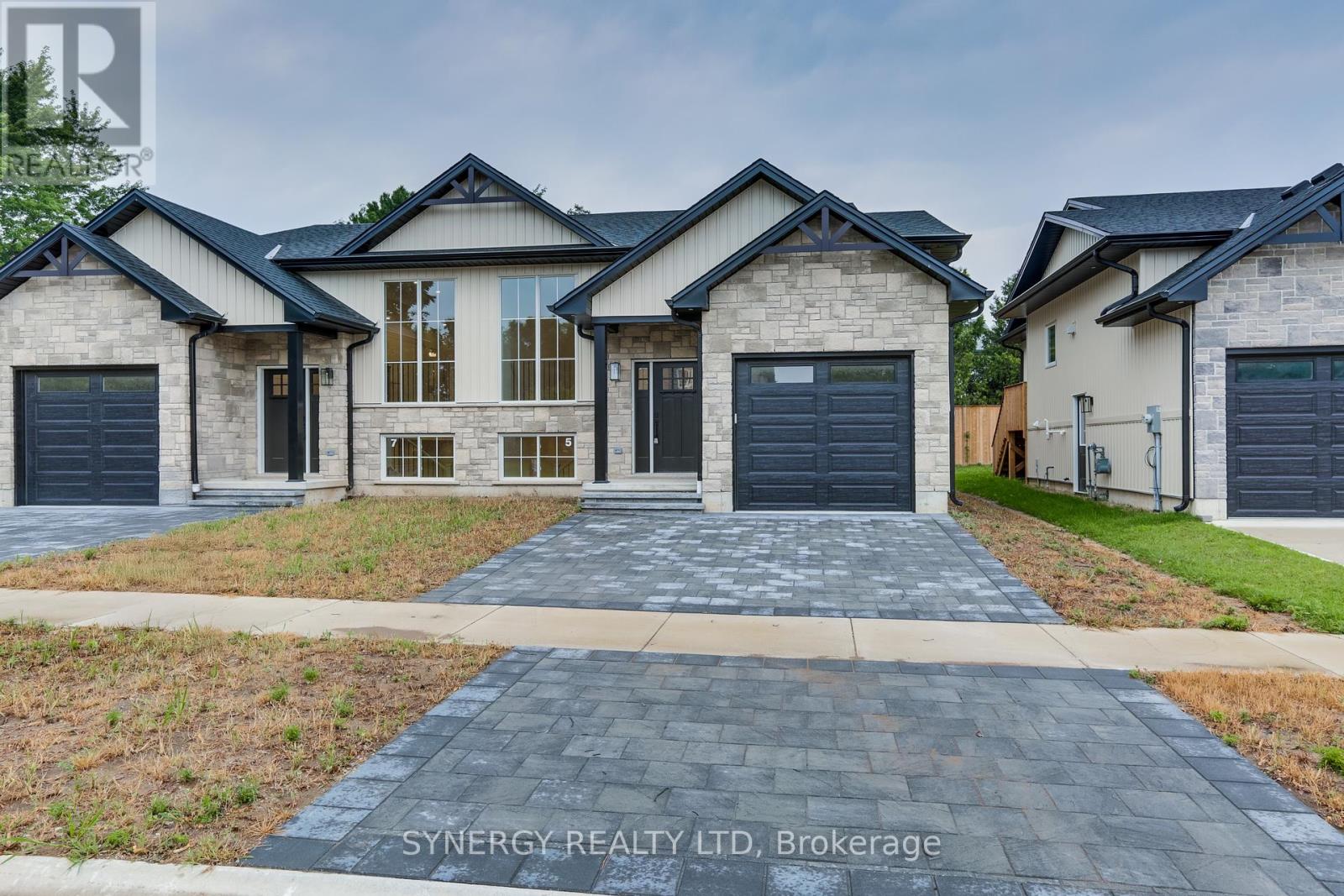 5 HADDON LANE, Strathroy-Caradoc (NW)