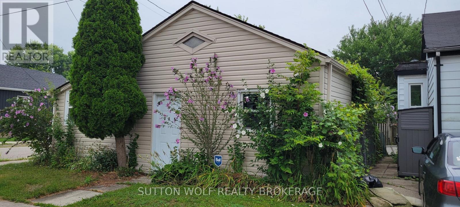 565 SOUTH STREET S, London East (East K)