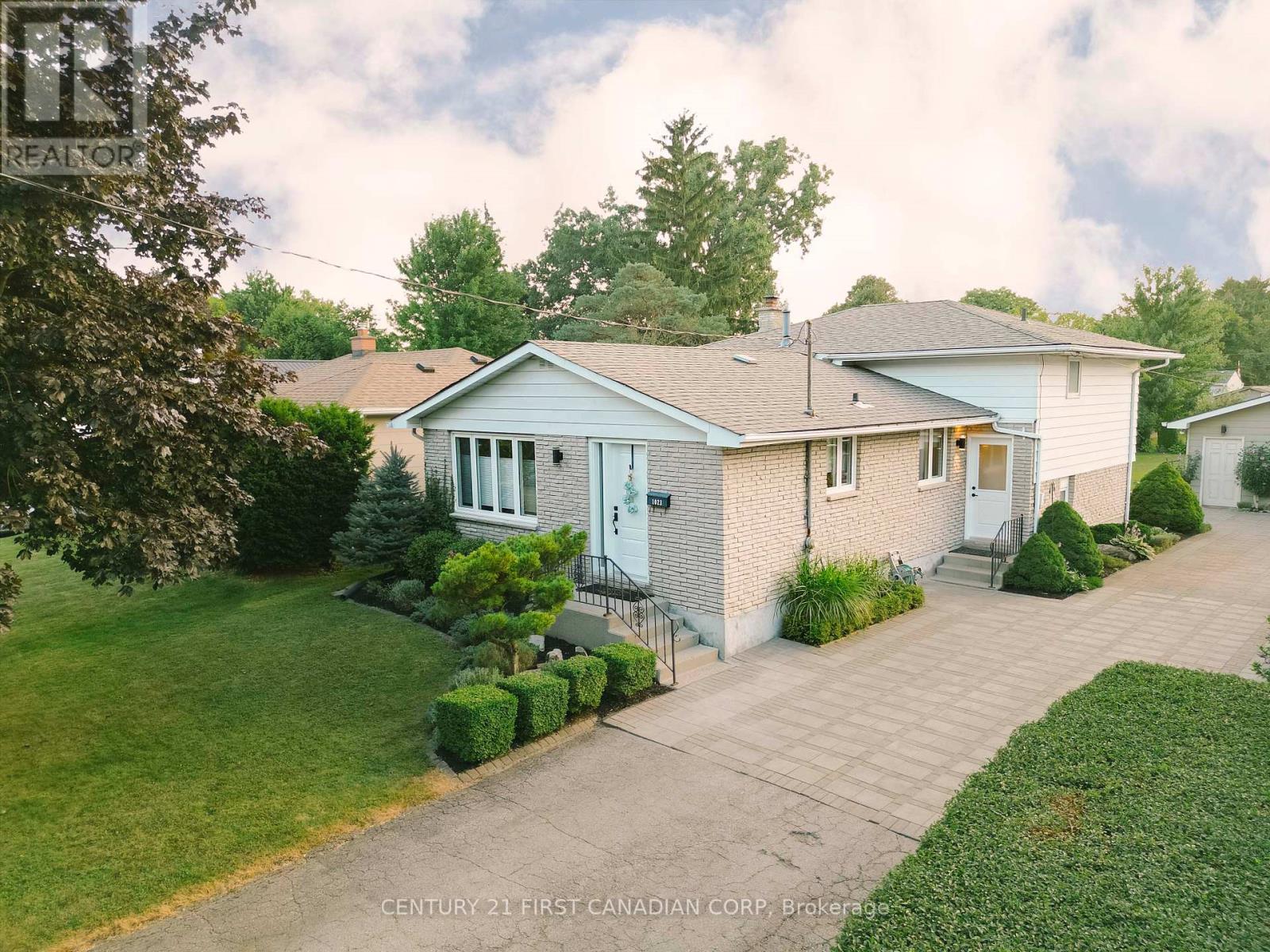 1023 WILLOW DRIVE, London South (South Y)
