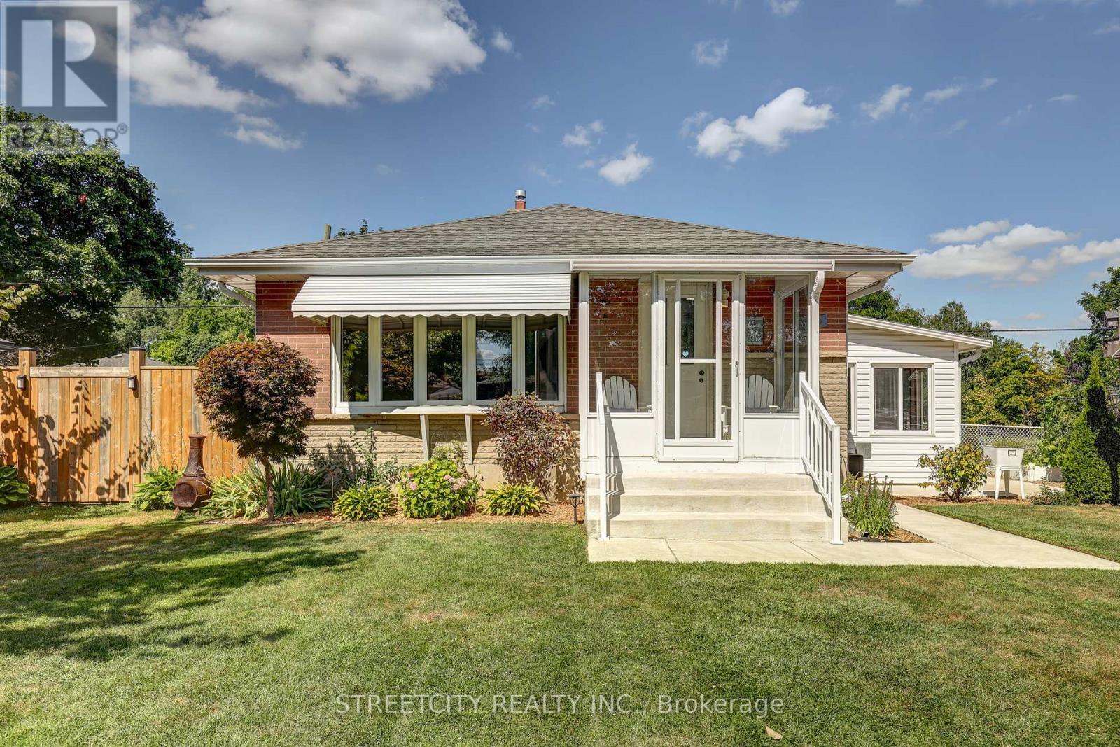 260 TWEEDSMUIR AVENUE, London East (East O)