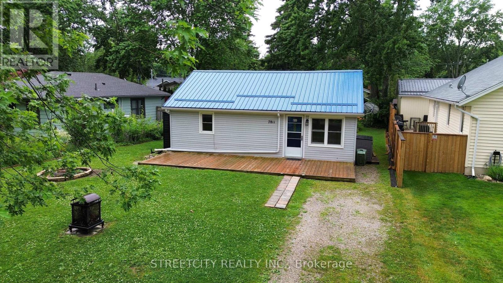 7811 KEN STREET, Plympton-Wyoming (Plympton Wyoming)