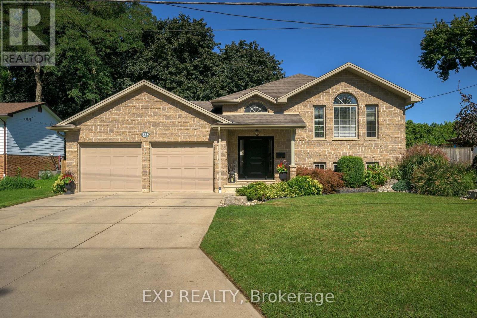 321 CARROLL STREET W, Strathroy-Caradoc (SW)