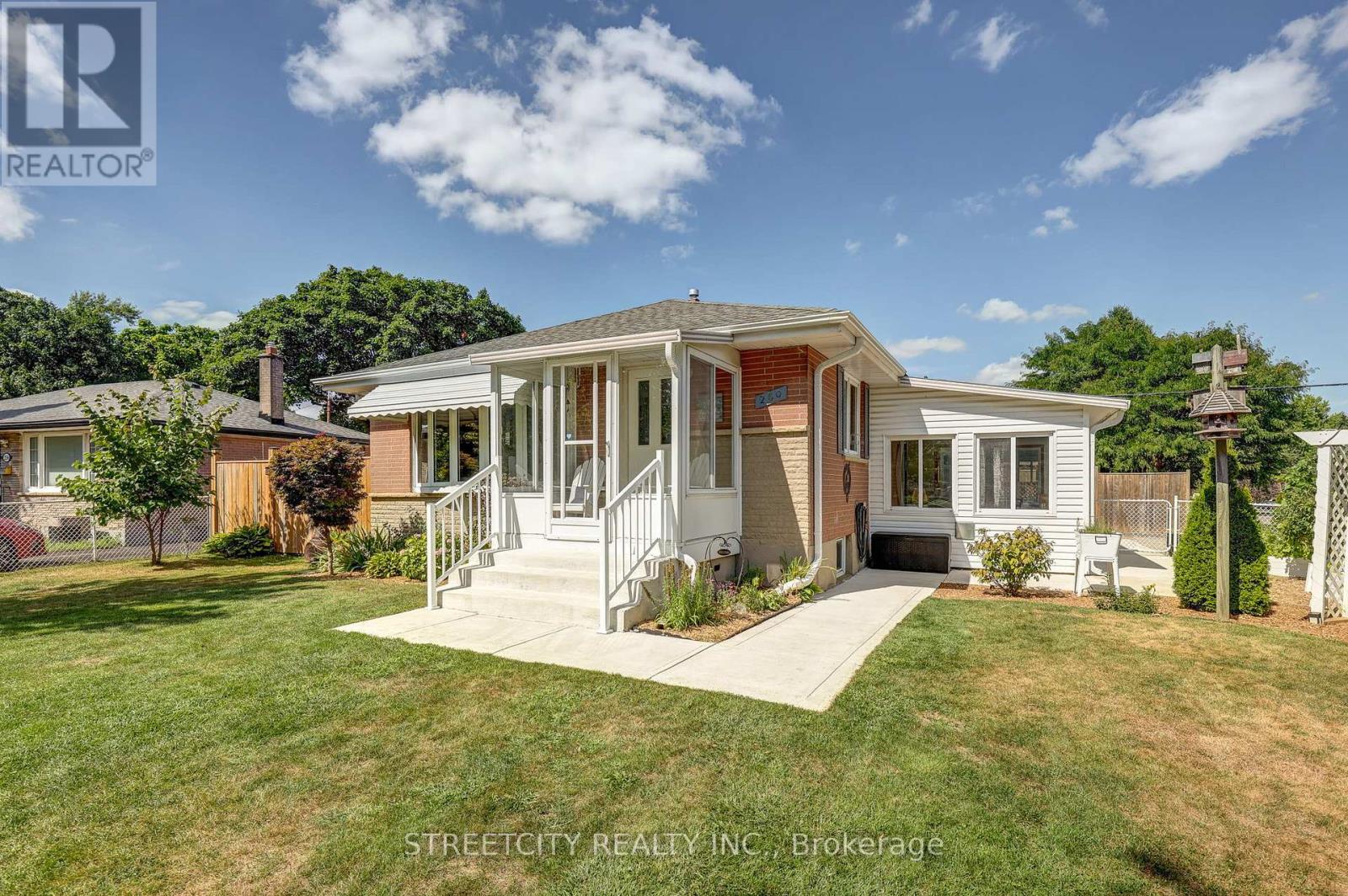 260 TWEEDSMUIR AVENUE, London East (East O)