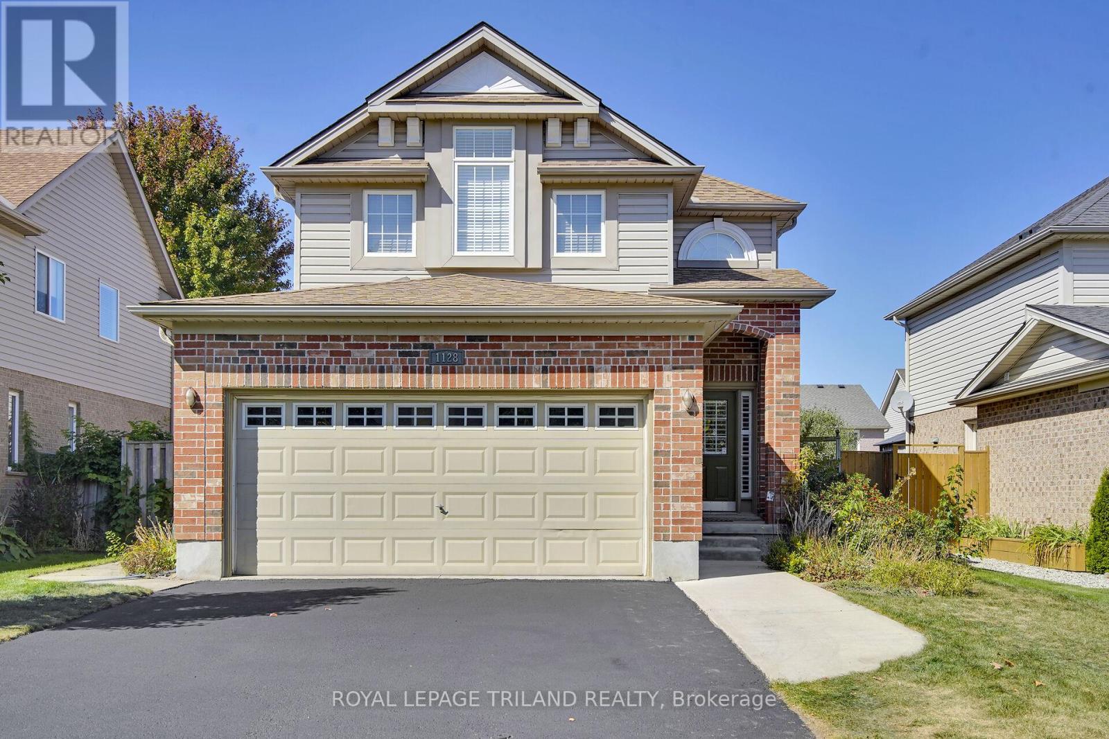 1128 STAGHORN CRESCENT, London East (East A)