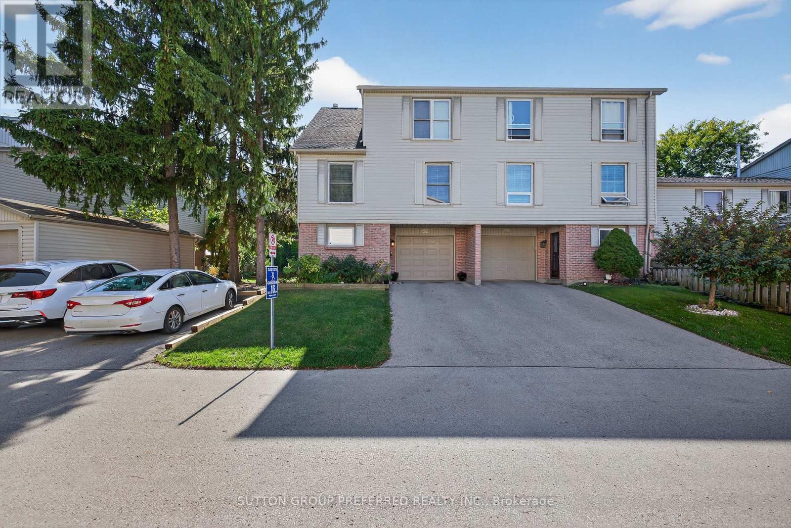 17 - 405 EVERGLADE CRESCENT, London North (North P)
