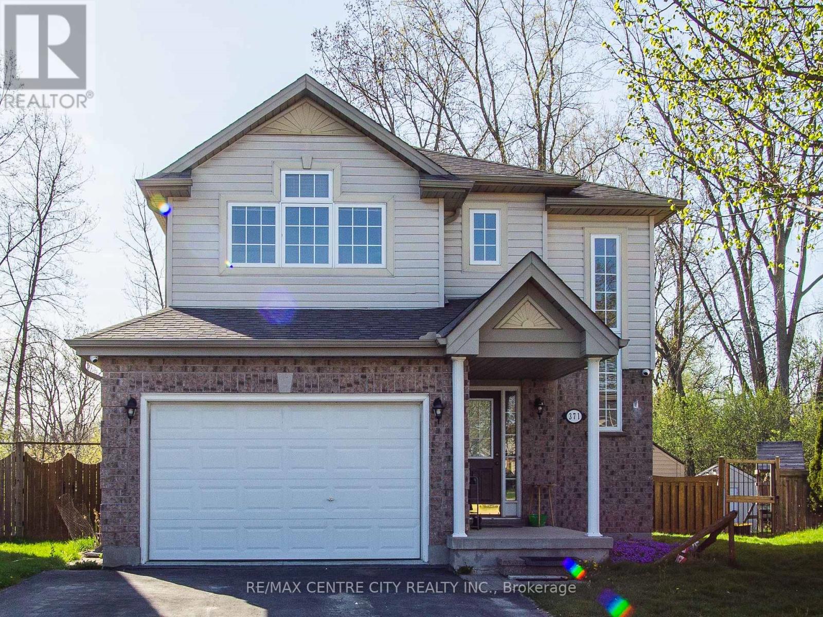 371 RIDGEVIEW COURT, London East (East A)