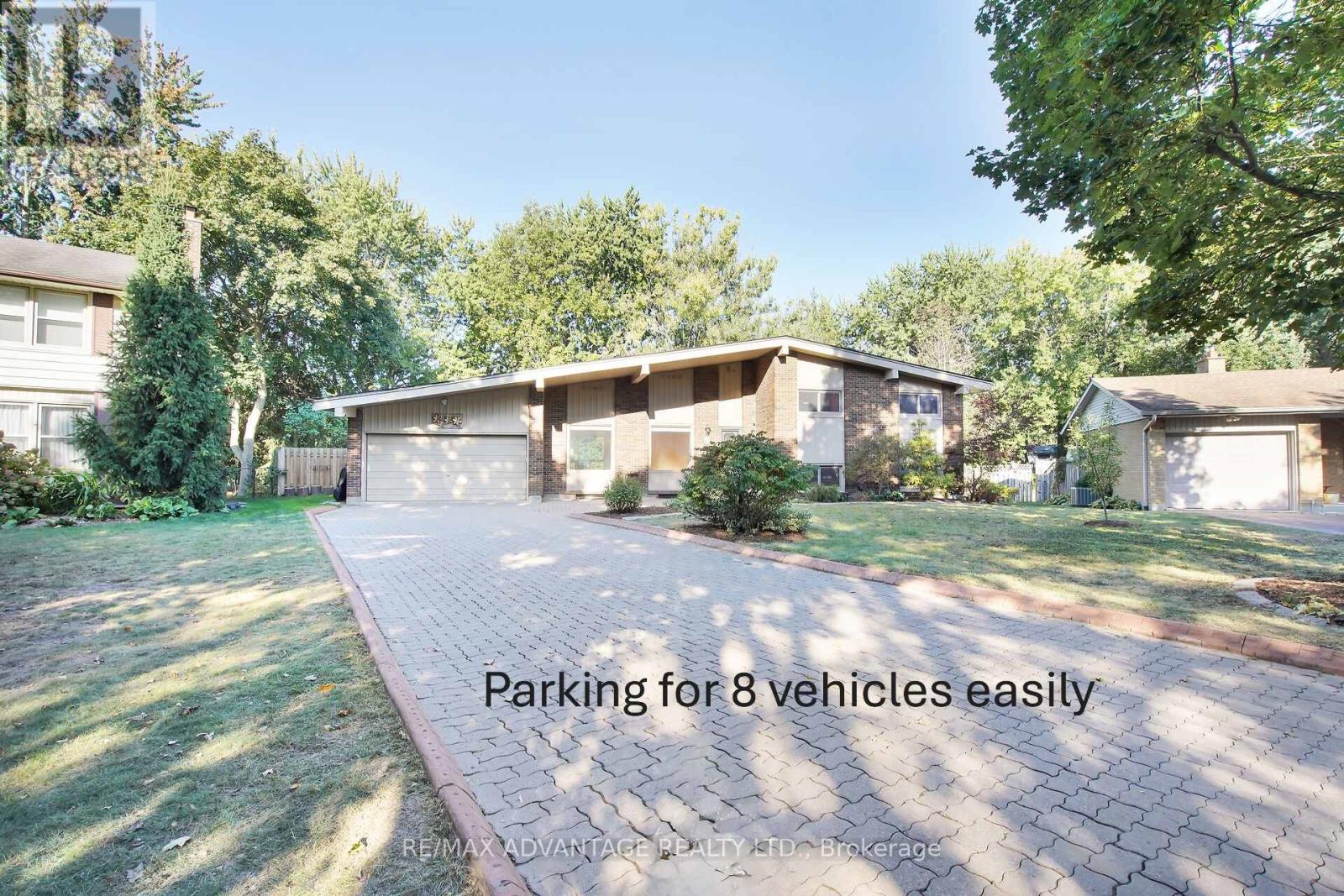 41 QUEEN ANNE CIRCLE, London North (North M)