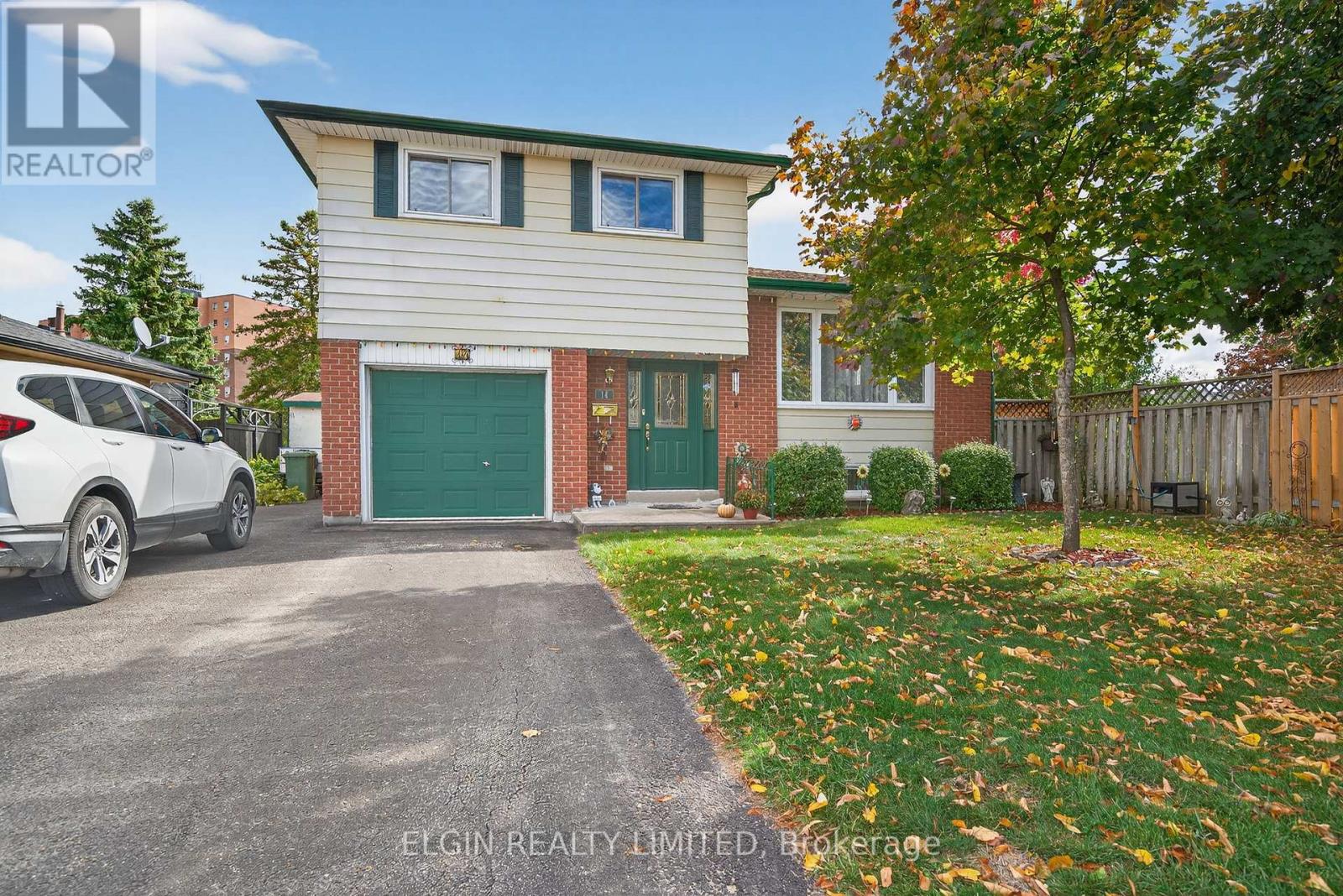 14 STIRLING CRESCENT, St. Thomas