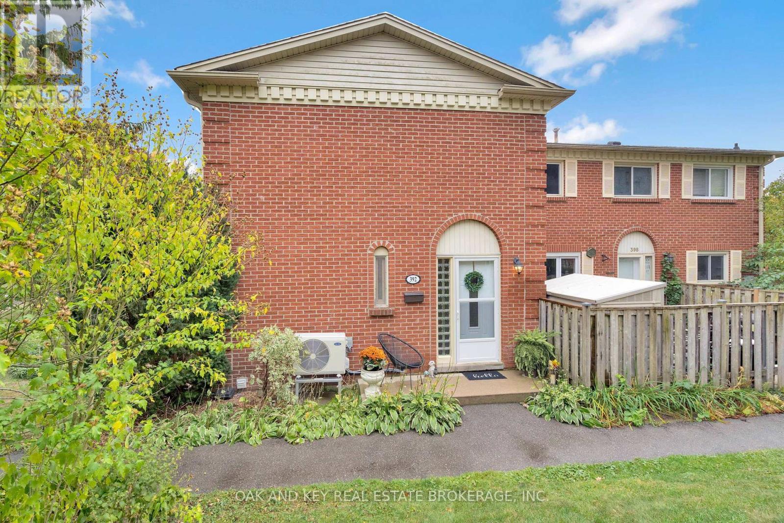 392 HOMESTEAD COURT, London North (North F)