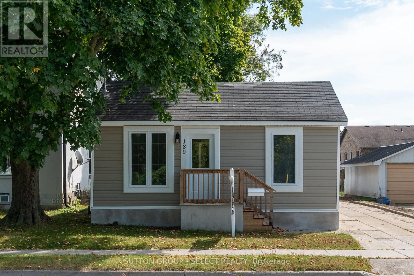 180 METCALFE STREET W, Strathroy-Caradoc (SW)