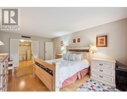 1418 - 55 HARBOUR SQUARE - 29