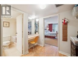 1418 - 55 HARBOUR SQUARE - 32