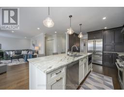 15 MARCUS CRESCENT - 16