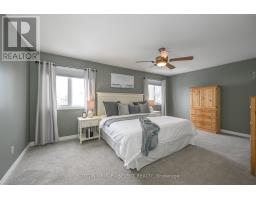 15 MARCUS CRESCENT - 25