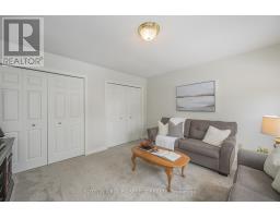 15 MARCUS CRESCENT - 30
