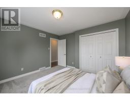 15 MARCUS CRESCENT - 34