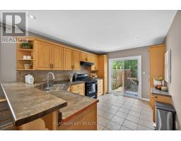6 JUNIPER CRESCENT - 12