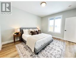 7 POSTMA CRESCENT - 21
