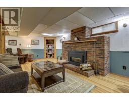 12 ROSEMOUNT CRESCENT - 32