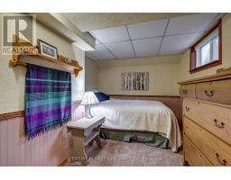 12 ROSEMOUNT CRESCENT - 36