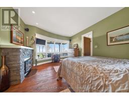 4544 LAKESHORE ROAD - 17