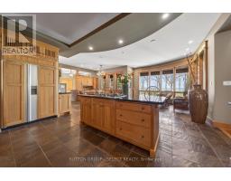 4544 LAKESHORE ROAD - 9