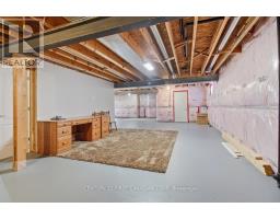 2035 CORONATION DRIVE - 32